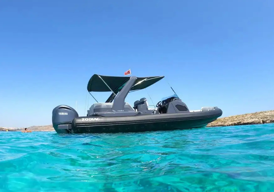 Zodiac 900 boat img