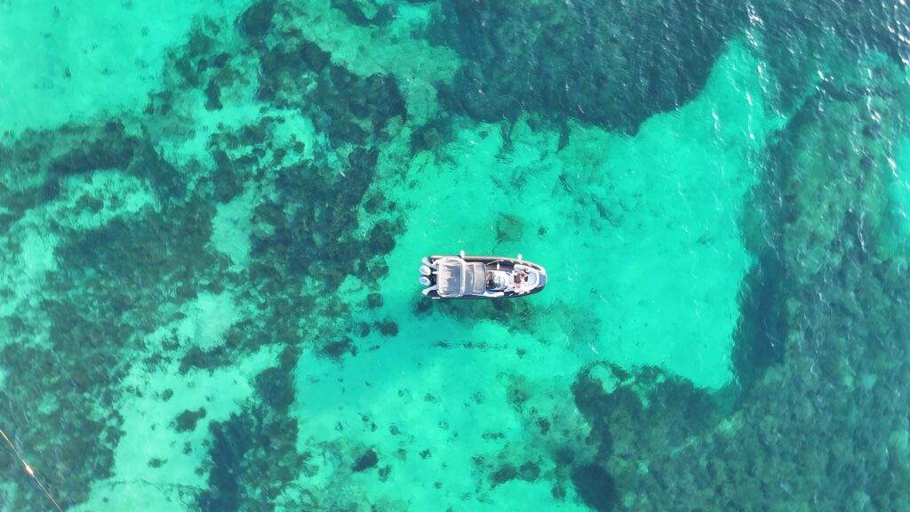 Friends enjoying boat tours in Malta while exploring the coast and hidden bays